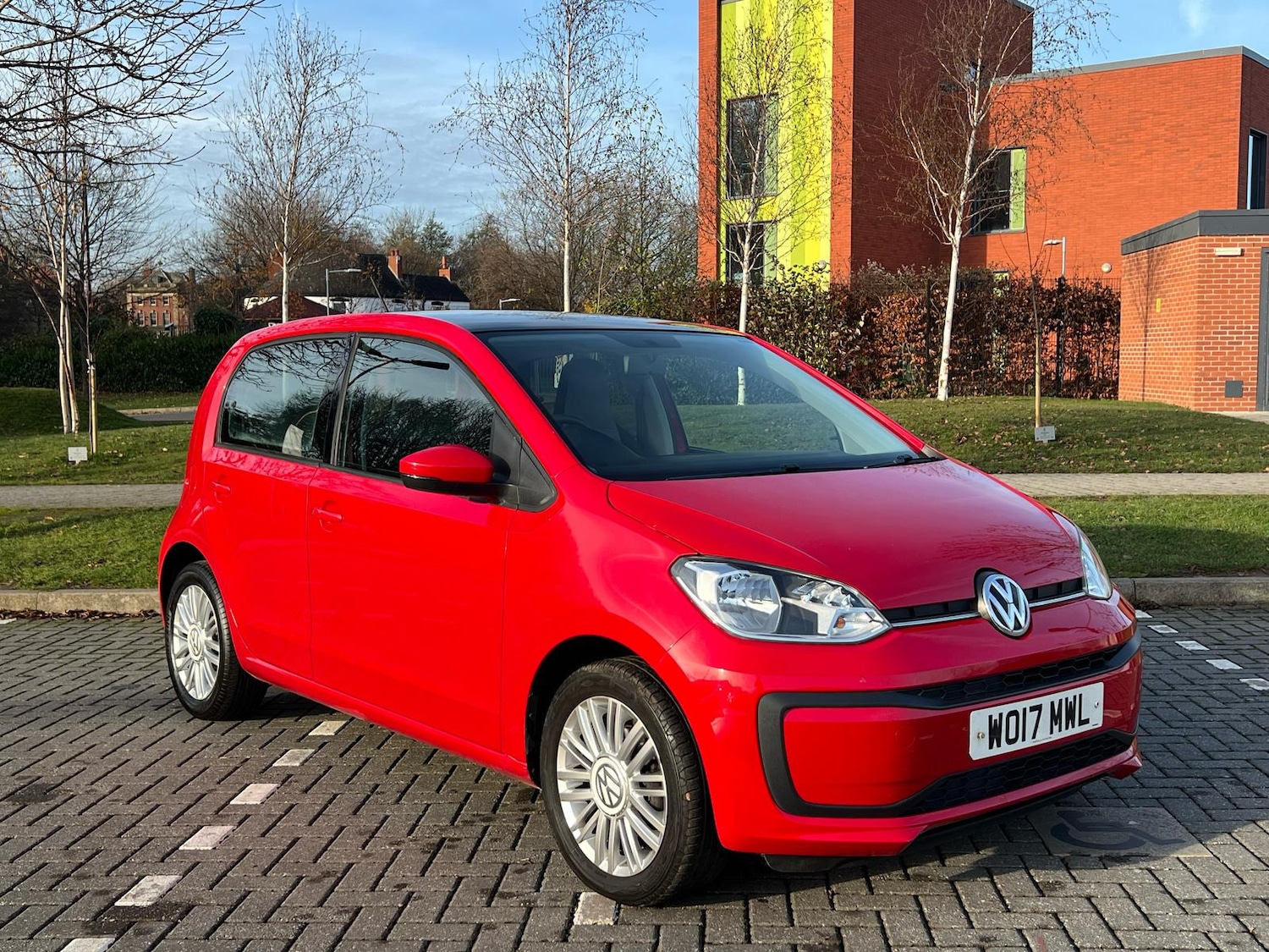 Used Volkswagen up! 2017 for sale - 76363429: Photo 1