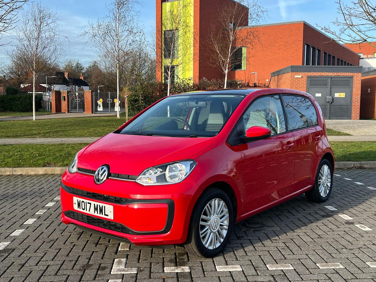 Used Volkswagen up! 2017 for sale - 76363429: Photo 3