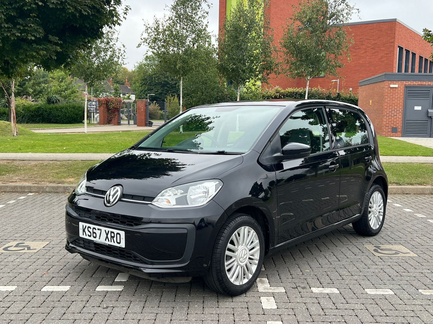 Used Volkswagen up! 2017 for sale - 76894945: Photo 4