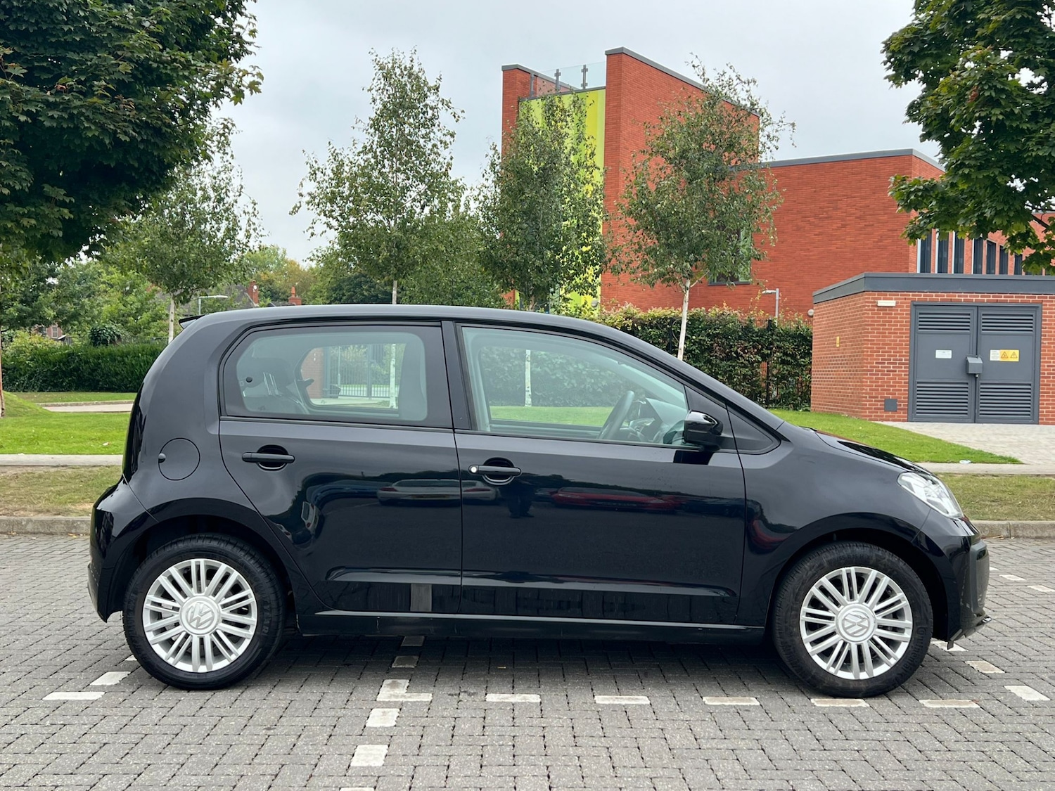 Used Volkswagen up! 2017 for sale - 76894945: Photo 5