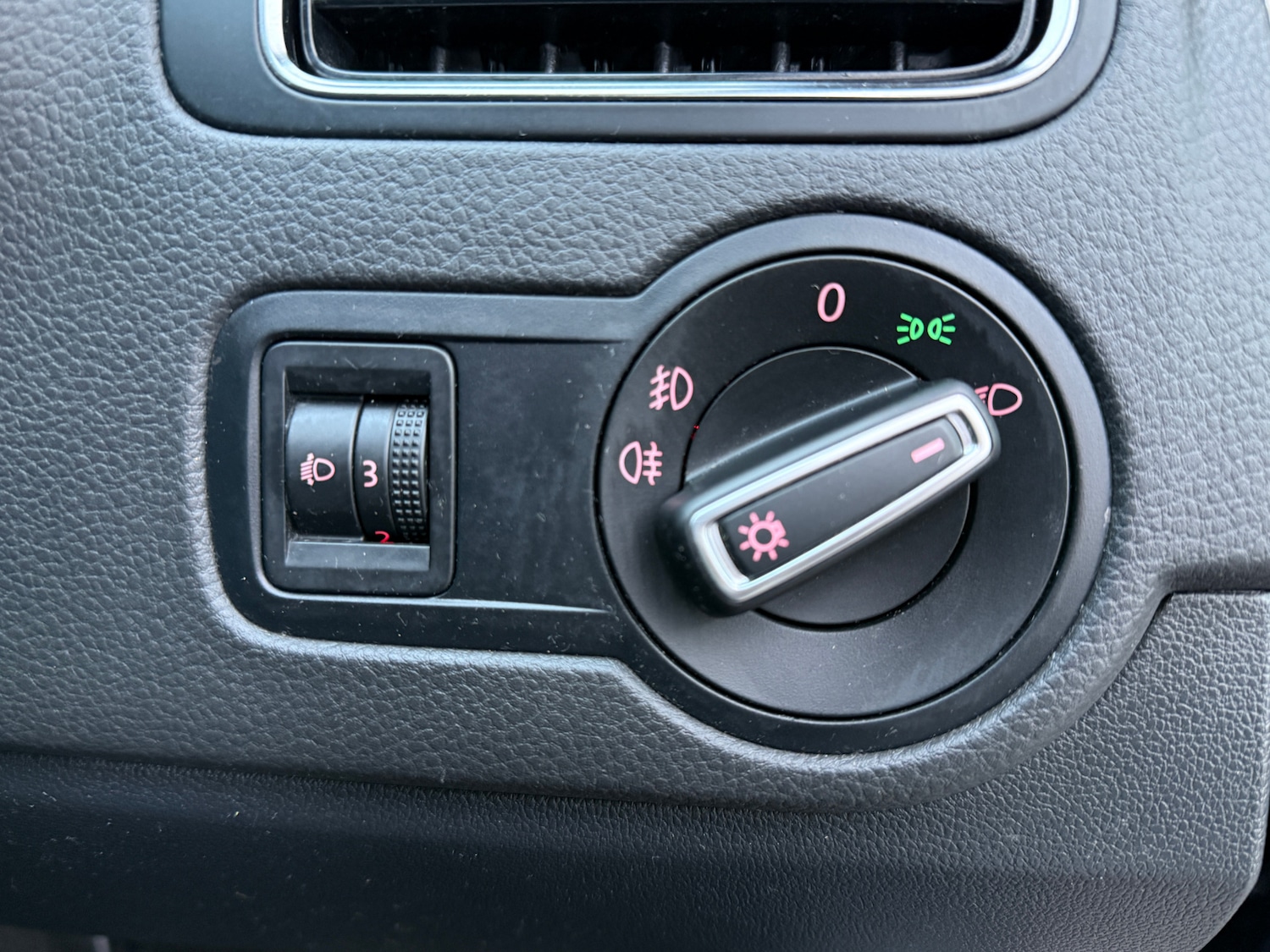 Used Volkswagen Polo 2016 for sale - 77247635: Photo 15