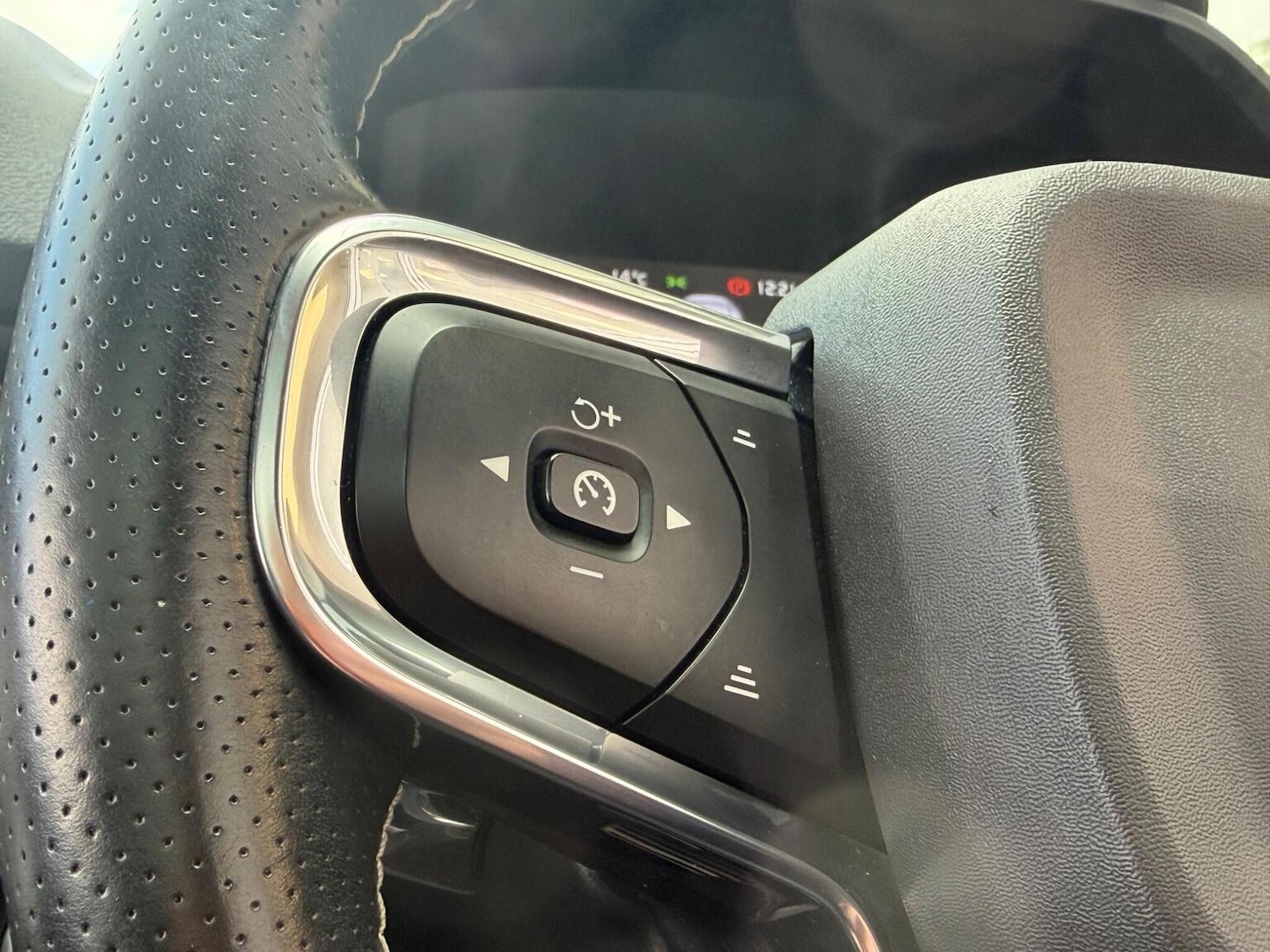 Used Volvo XC40 2018 for sale - 78070406: Photo 24