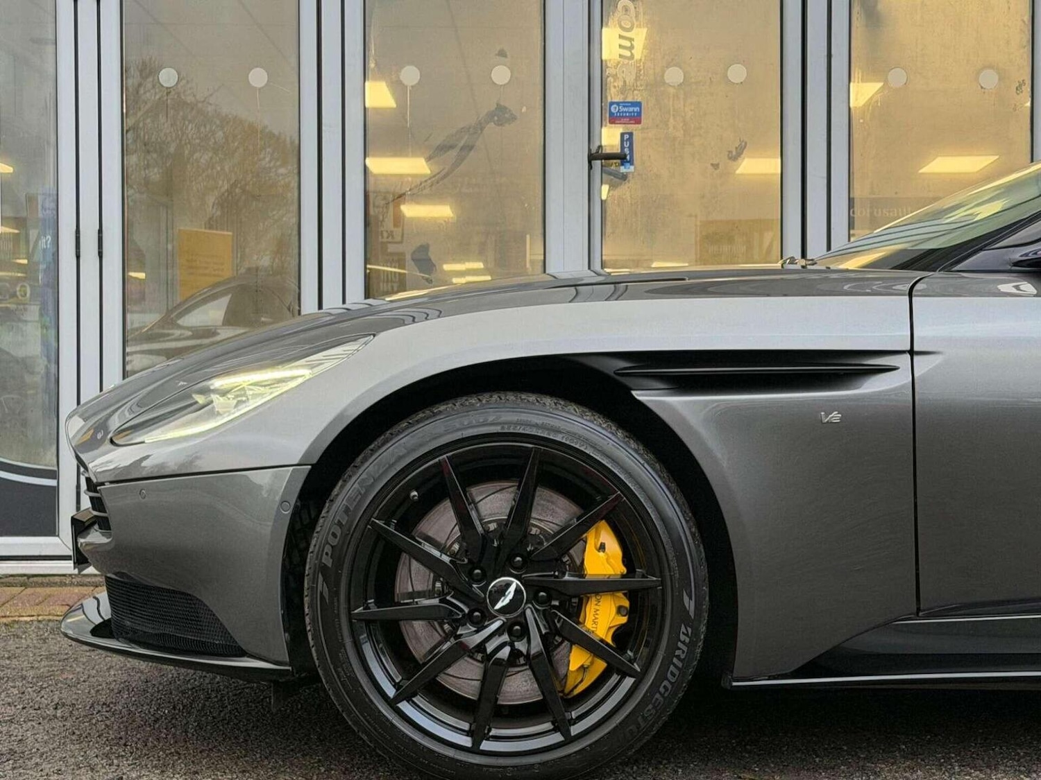 Used Aston Martin DB11 2017 for sale - 77453334: Photo 12