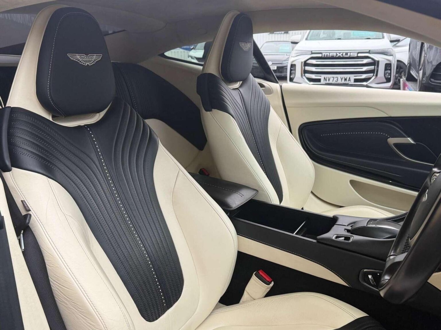 Used Aston Martin DB11 2017 for sale - 77453334: Photo 16