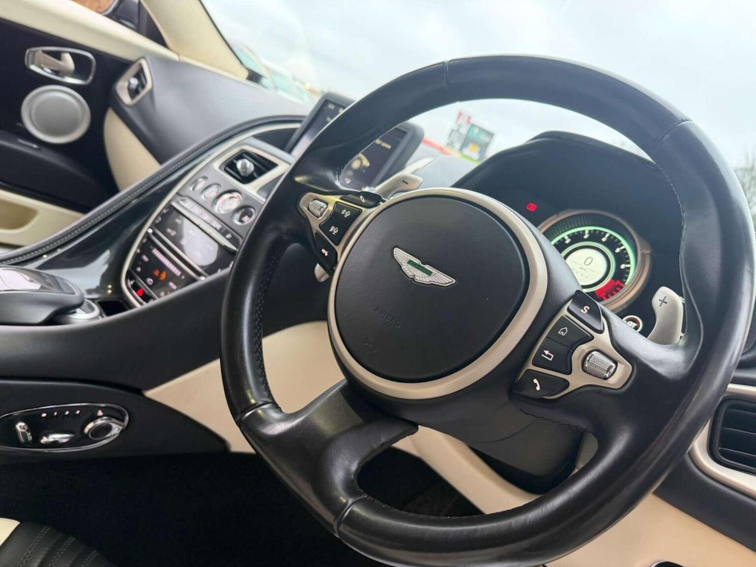 Used Aston Martin DB11 2017 for sale - 77453334: Photo 19