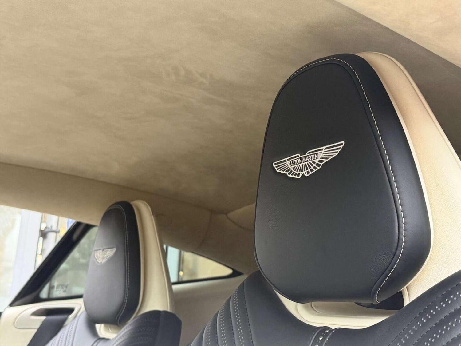 Used Aston Martin DB11 2017 for sale - 77453334: Photo 29