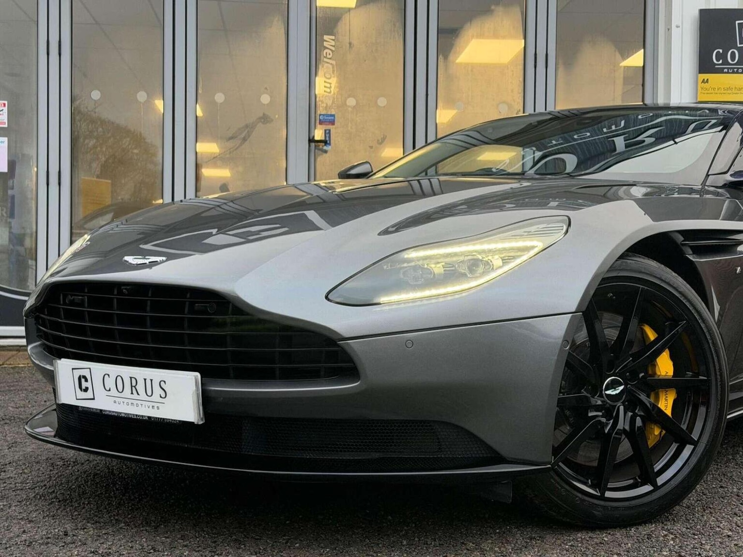 Used Aston Martin DB11 2017 for sale - 77453334: Photo 3