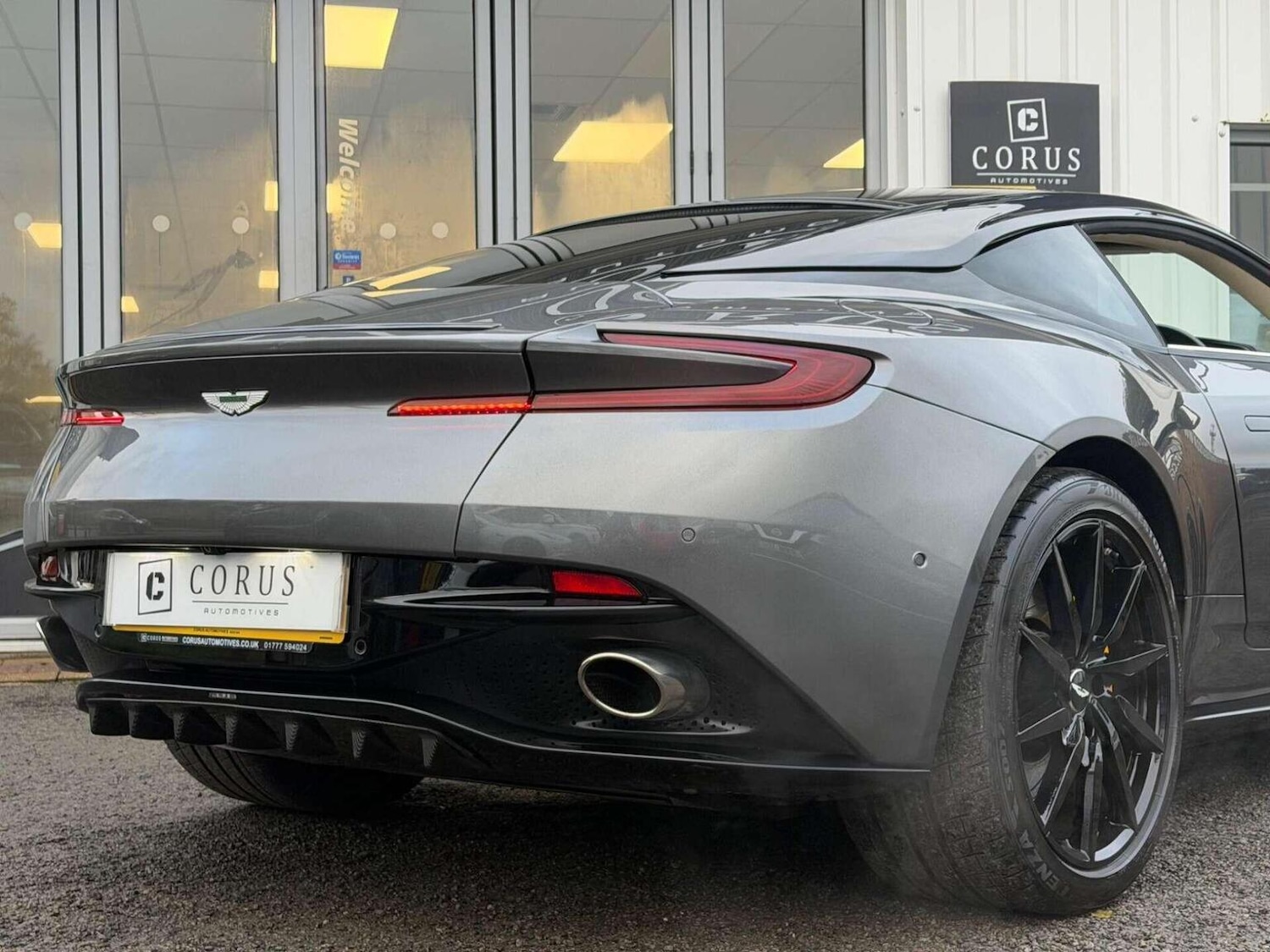 Used Aston Martin DB11 2017 for sale - 77453334: Photo 8