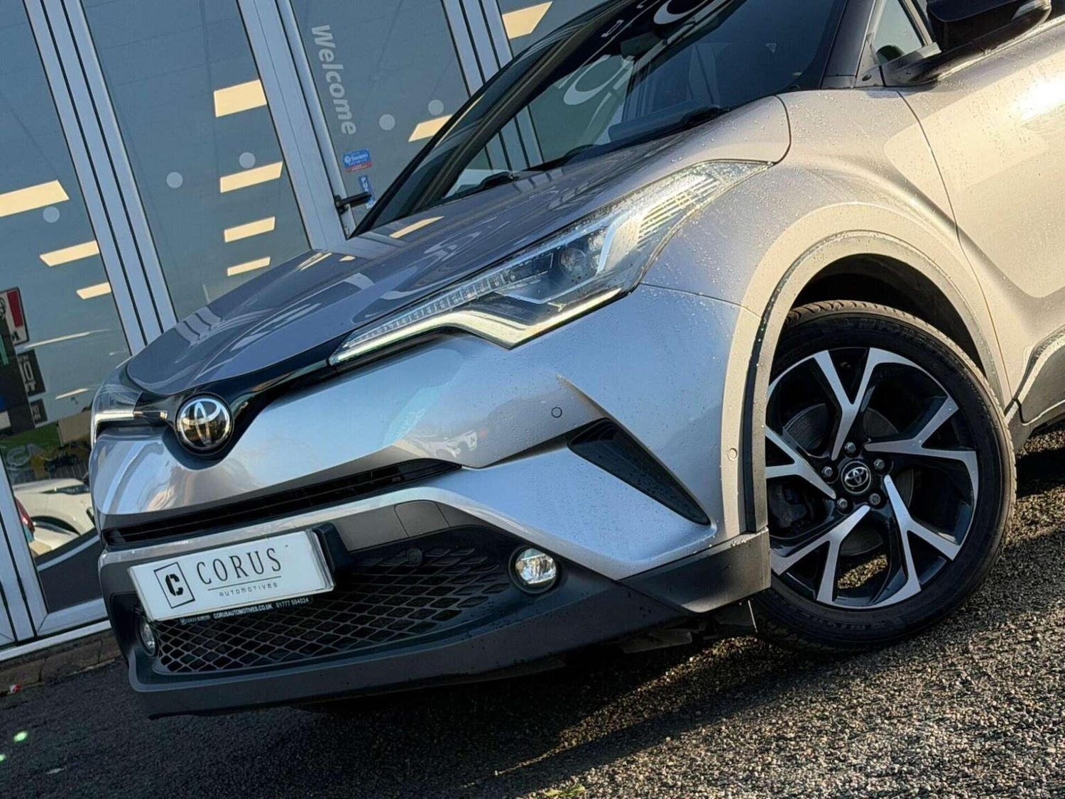 Used Toyota C-HR 2018 for sale - 77638995: Photo 3