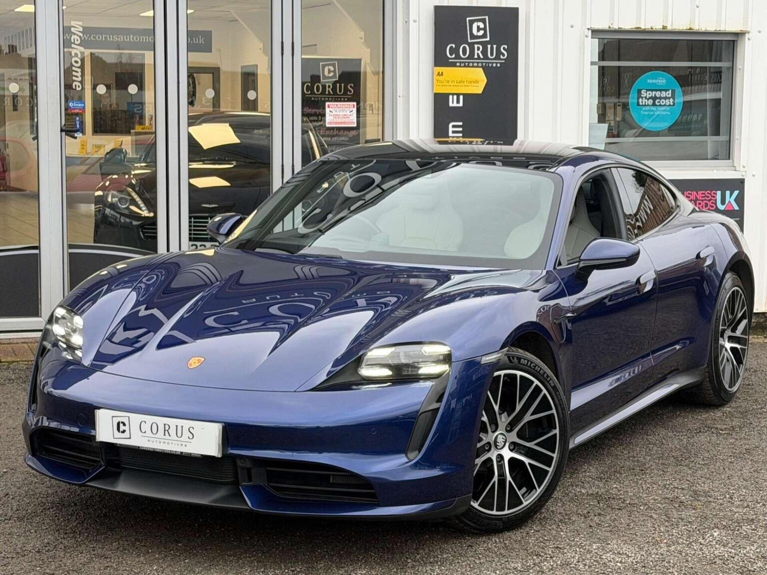 Used Porsche Taycan 2021 for sale - 77453237: Photo 2