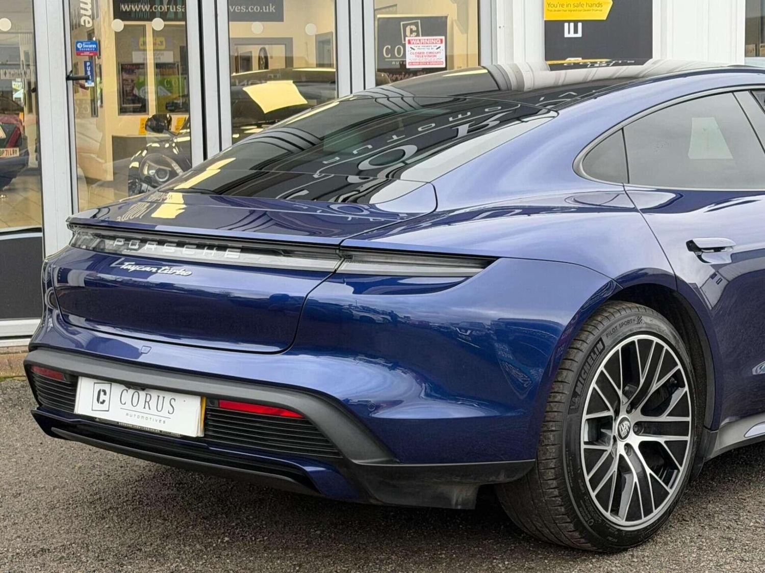 Used Porsche Taycan 2021 for sale - 77453237: Photo 8