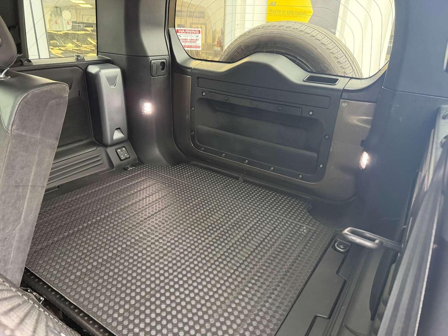 Used Land Rover Defender 110 2020 for sale - 77453278: Photo 28