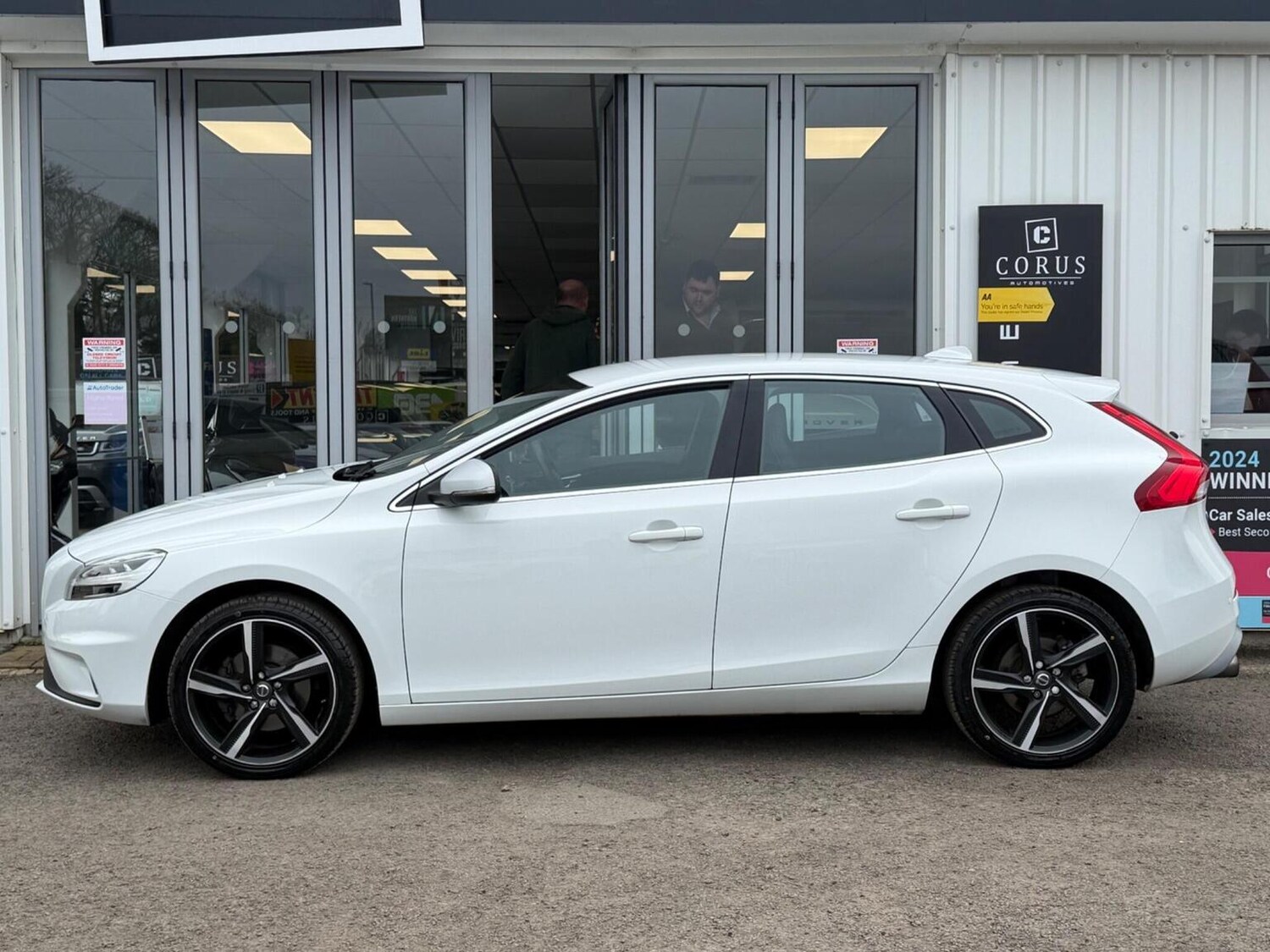 Used Volvo V40 2016 for sale - 77906620: Photo 9