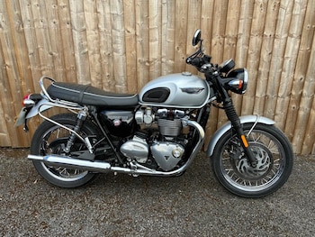 Used Triumph BONNEVILLE T120 2017 for sale - bike-78882317: Photo