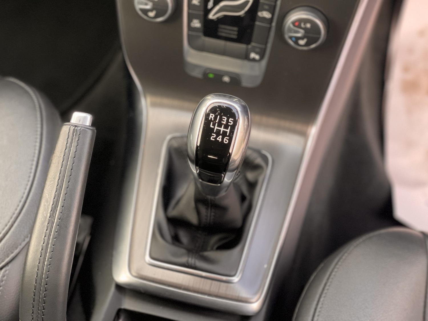 Used Volvo V40 2014 for sale - 76785013: Photo 14