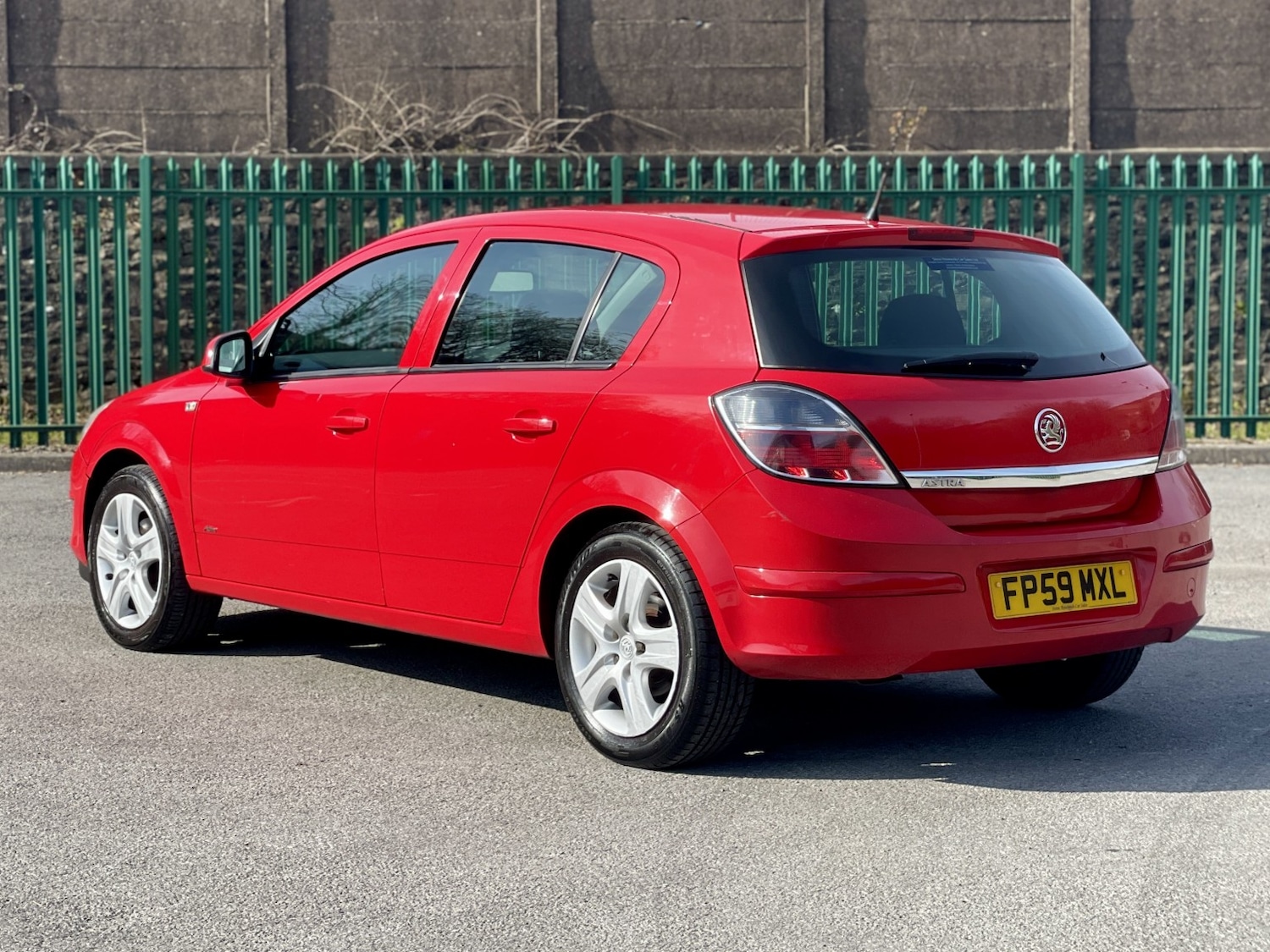 Used Vauxhall Astra 2009 for sale - 77983723: Photo 2