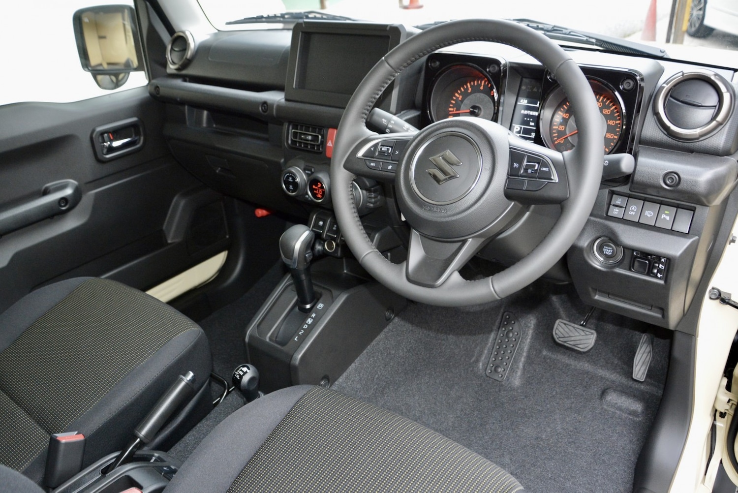 Used Suzuki Jimny for sale - 77001569: Photo 5