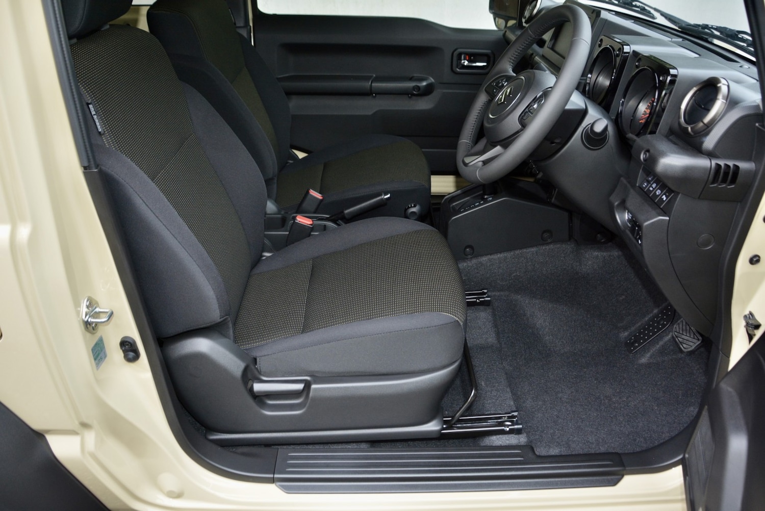 Used Suzuki Jimny for sale - 77001569: Photo 6