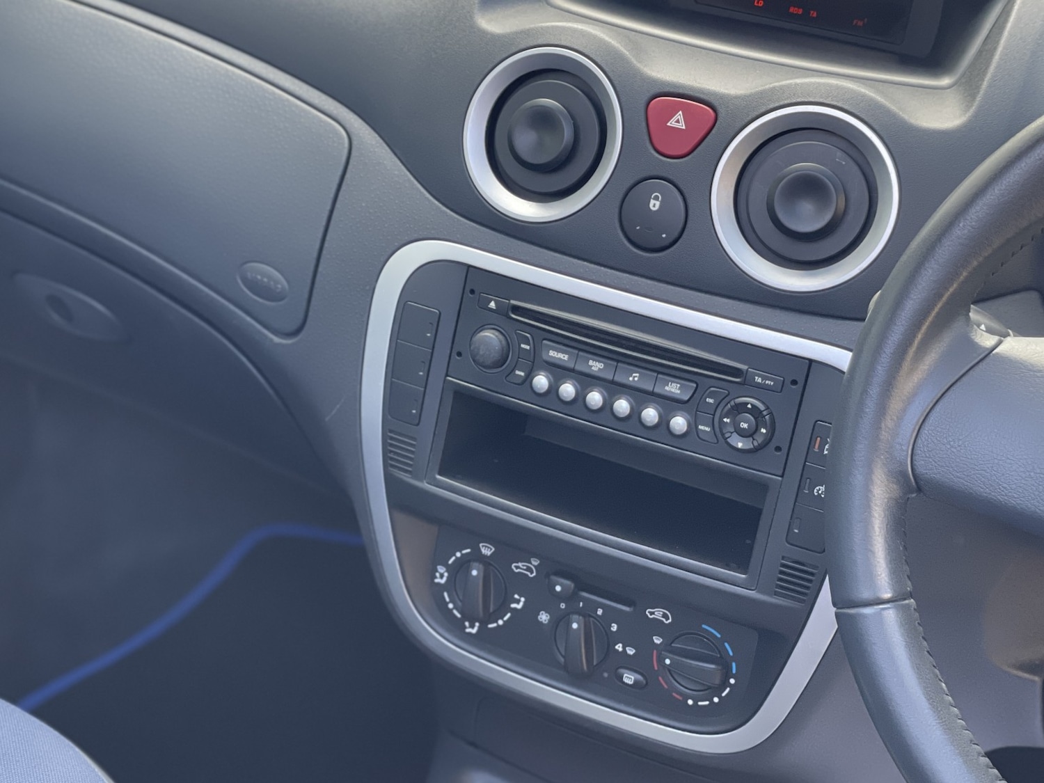 Used Citroen C3 Pluriel 2007 for sale - 78045526: Photo 22