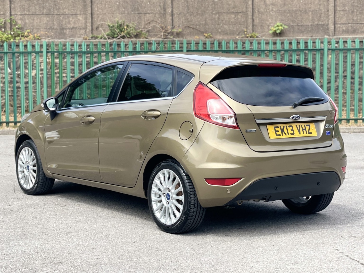 Used Ford Fiesta 2013 for sale - 76858903: Photo 2