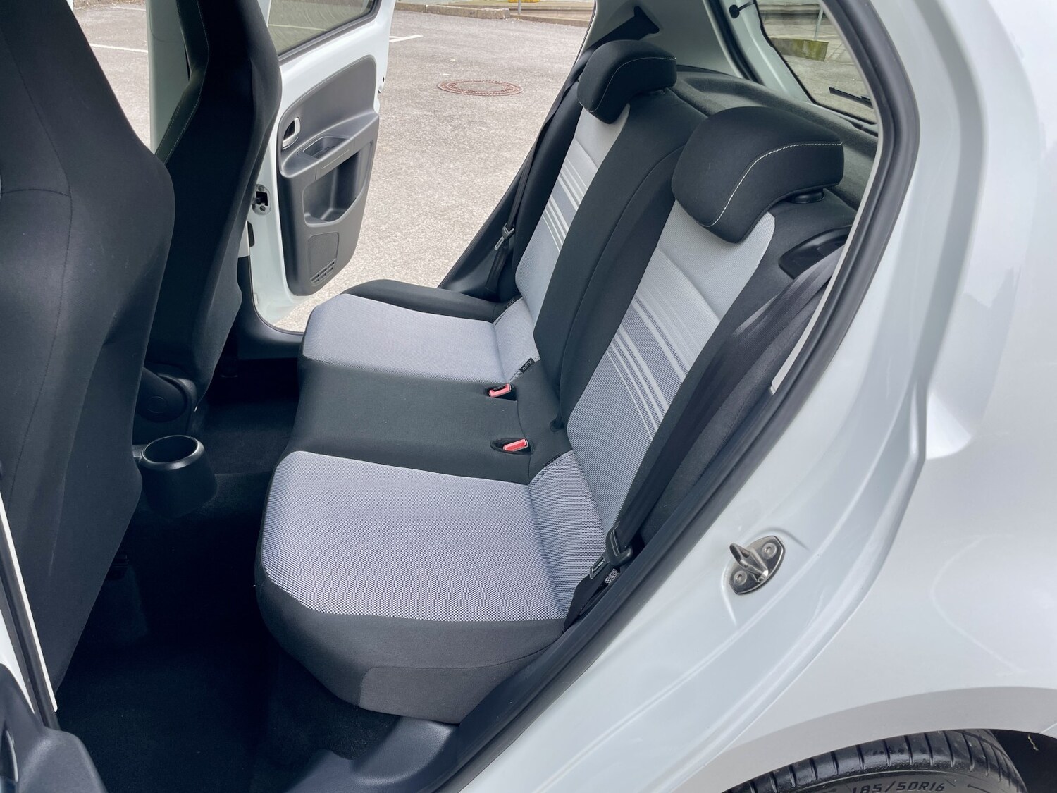 Used Volkswagen up! 2012 for sale - 78201938: Photo 24