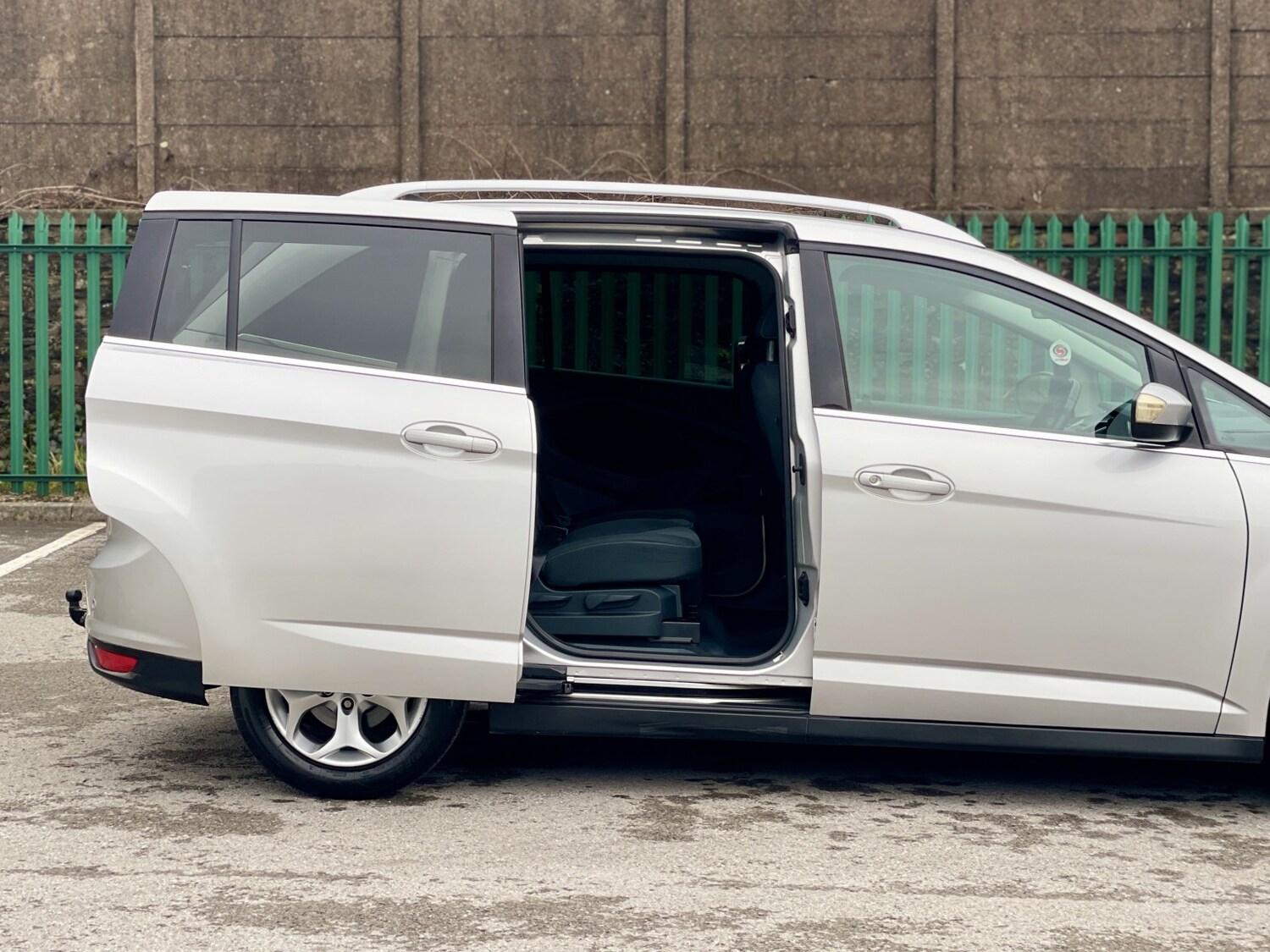 Used Ford Grand C-Max 2011 for sale - 77342625: Photo 15