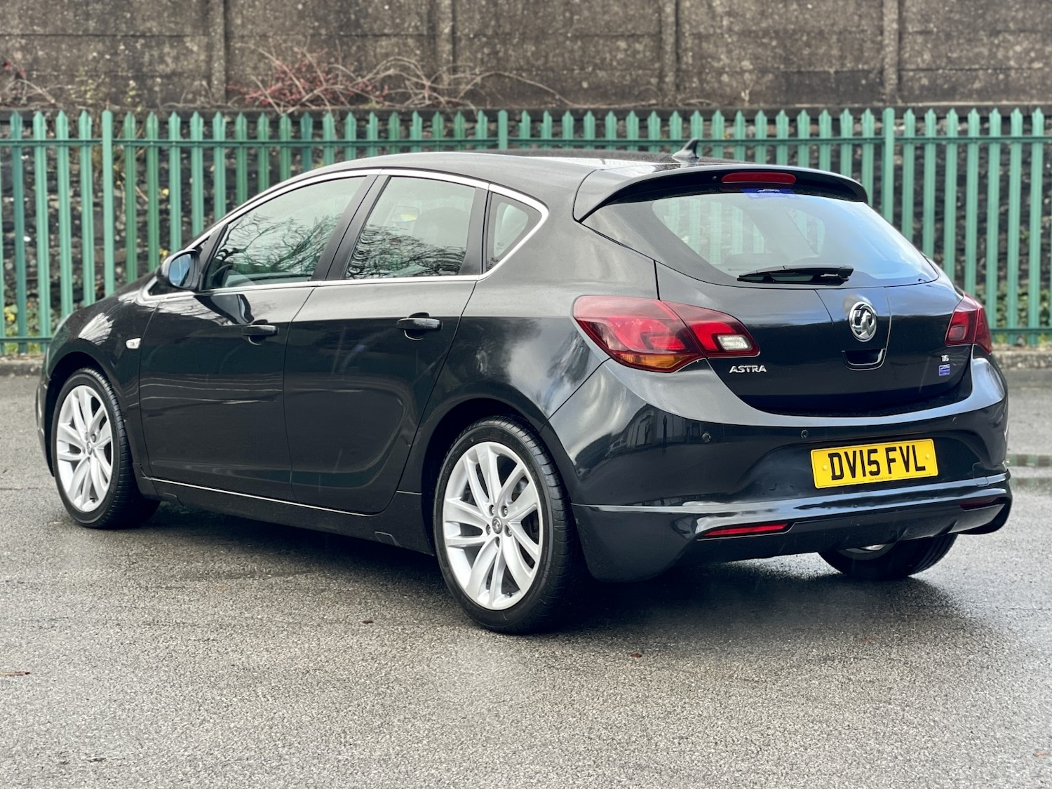 Used Vauxhall Astra 2015 for sale - 76896928: Photo 2