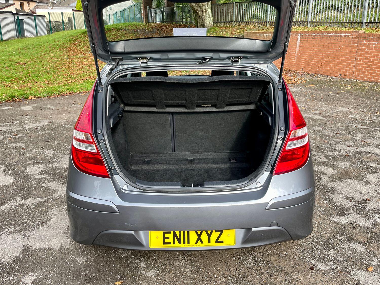 Used Hyundai i30 2011 for sale - 76211833: Photo 11