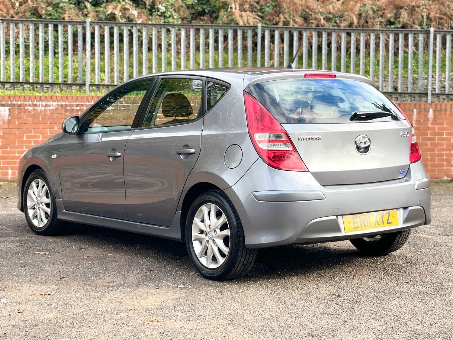 Used Hyundai i30 2011 for sale - 76211833: Photo 2