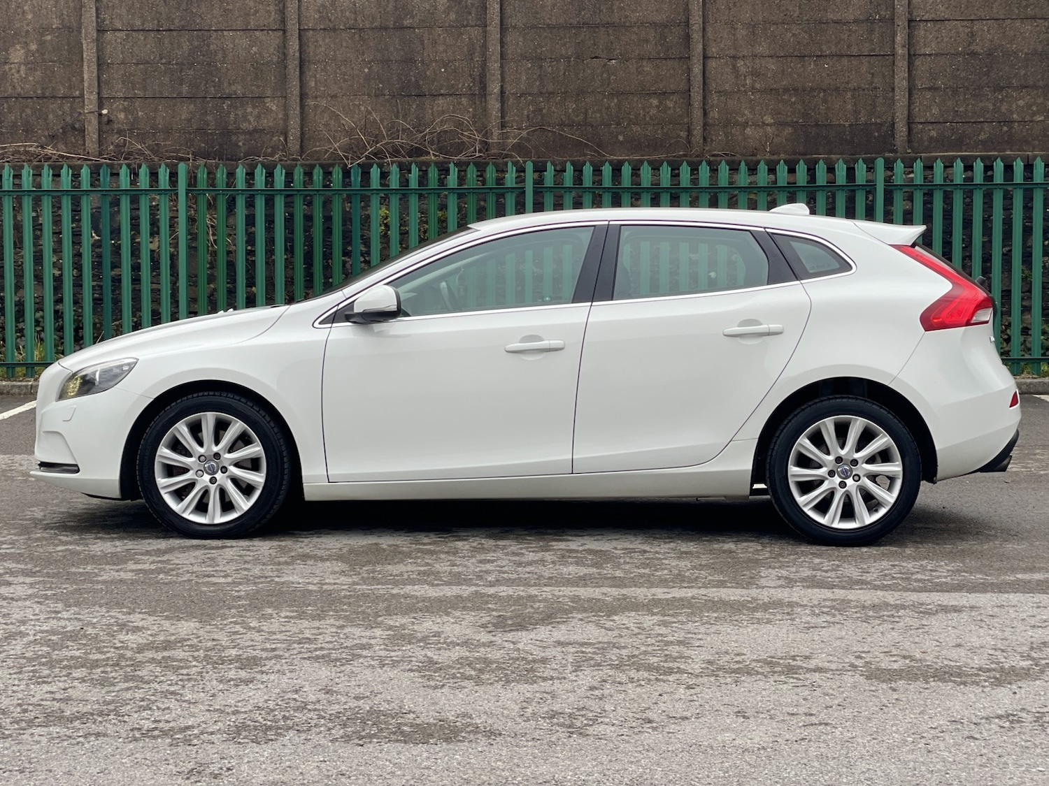 Used Volvo V40 2016 for sale - 77423570: Photo 10
