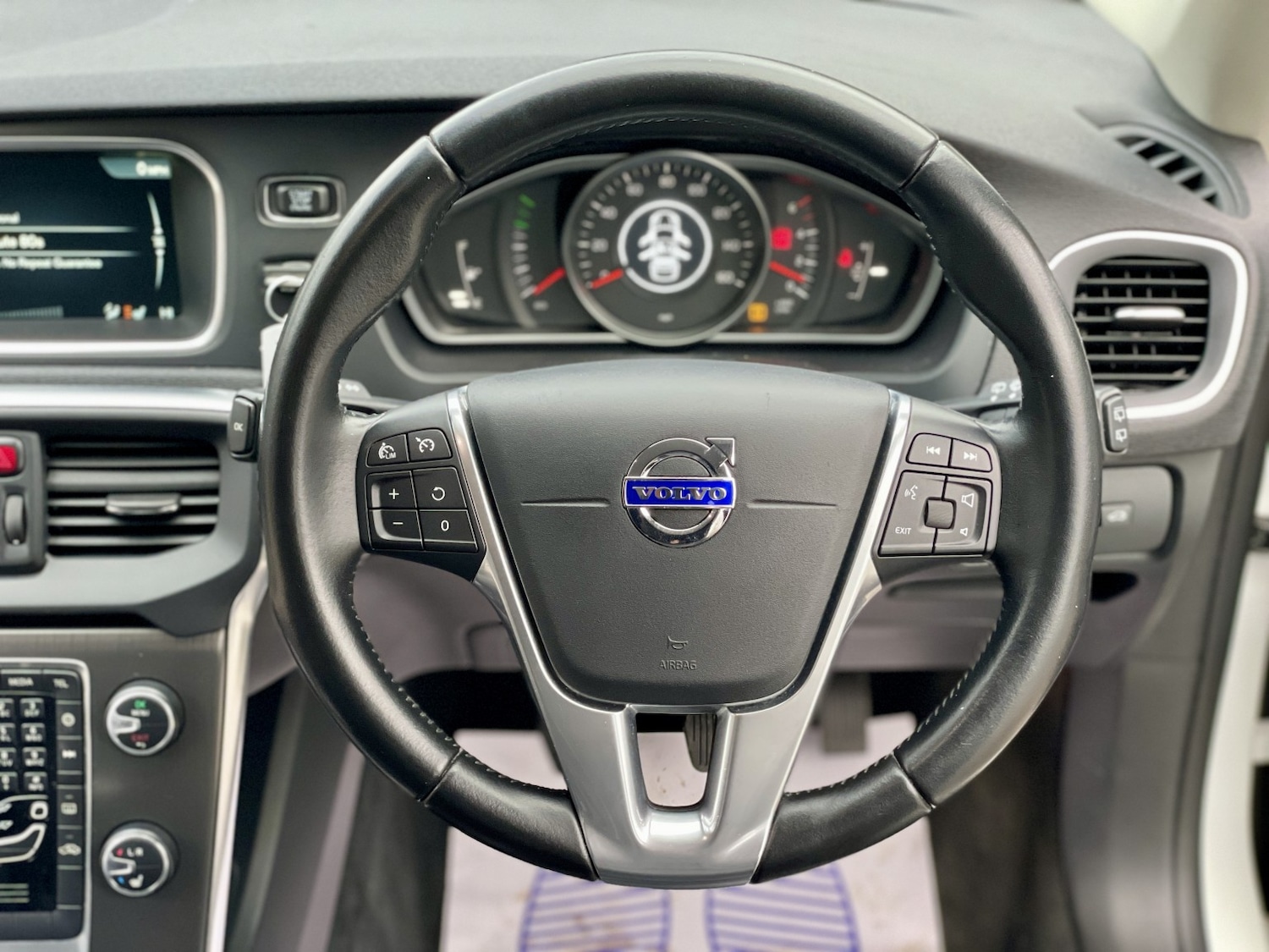 Used Volvo V40 2016 for sale - 77423570: Photo 16