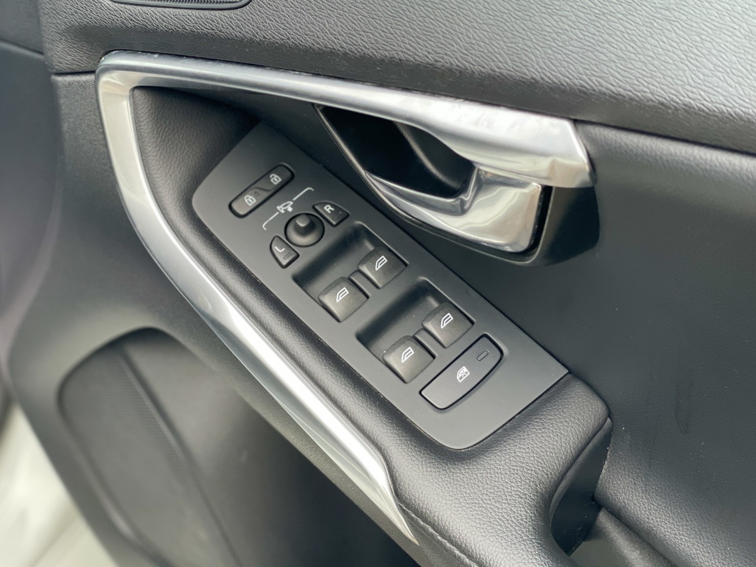 Used Volvo V40 2016 for sale - 77423570: Photo 26