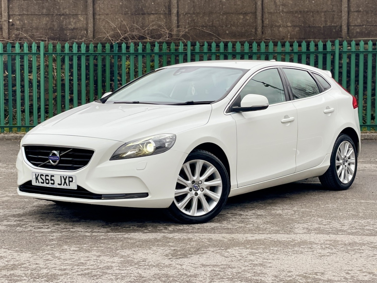 Used Volvo V40 2016 for sale - 77423570: Photo 3