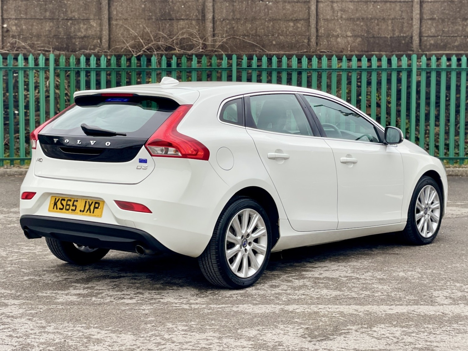 Used Volvo V40 2016 for sale - 77423570: Photo 4