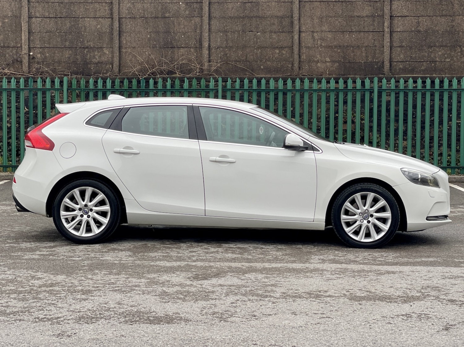 Used Volvo V40 2016 for sale - 77423570: Photo 8