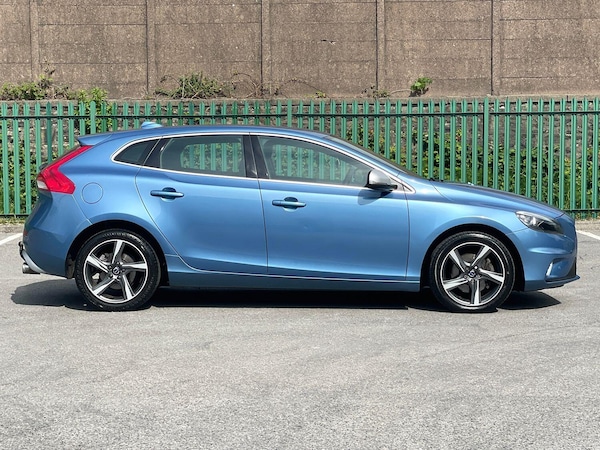 Used Volvo V40 2015 for sale - 74748321: Photo 2