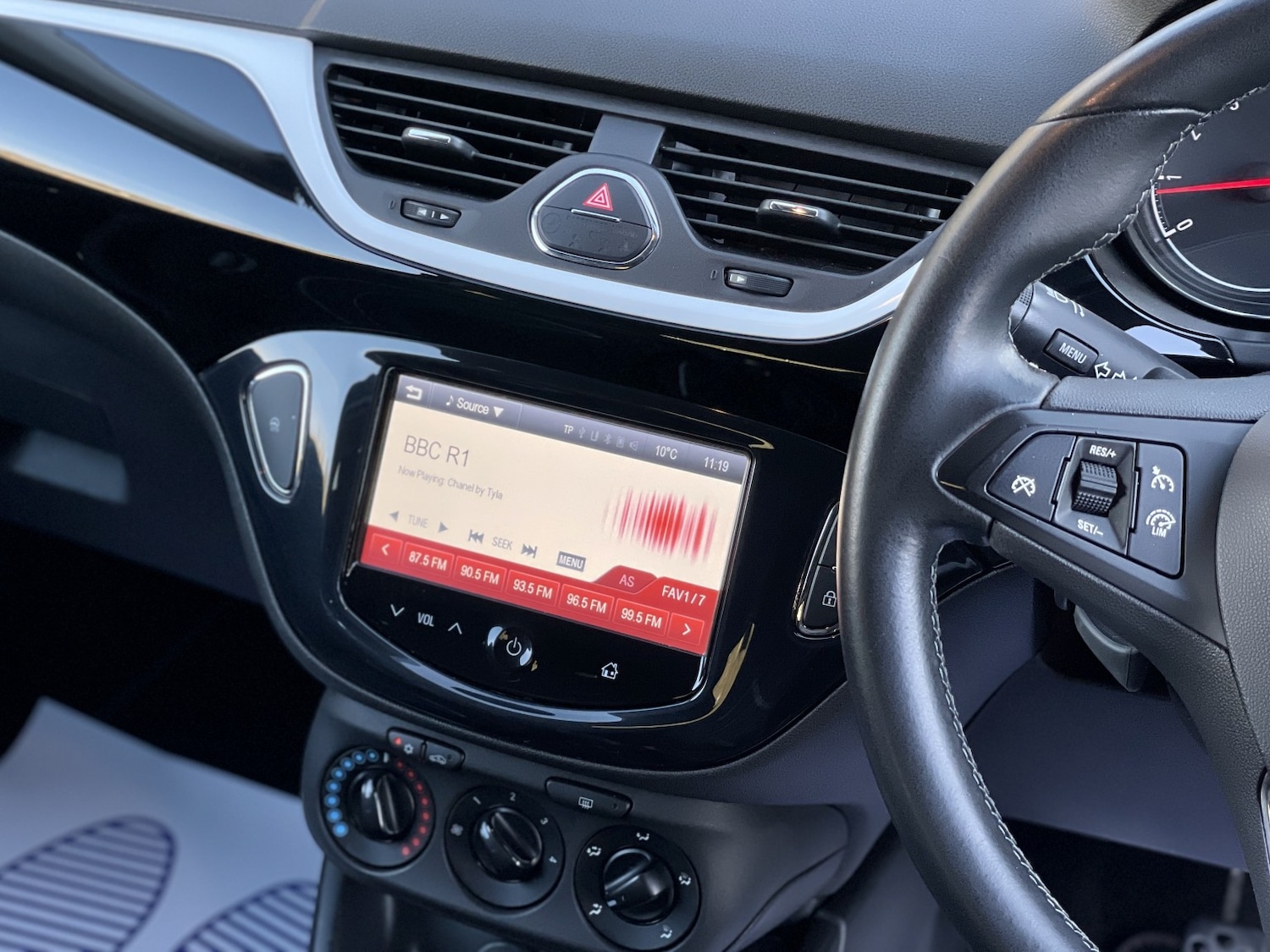 Used Vauxhall Corsa 2015 for sale - 76935333: Photo 5