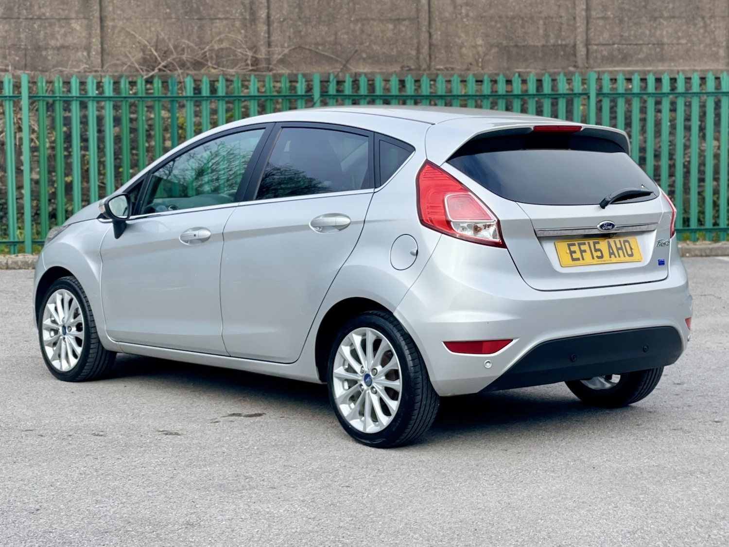 Used Ford Fiesta 2015 for sale - 77681873: Photo 2