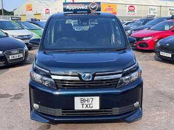 Used Toyota Voxy 2017 for sale - 79182357: Photo
