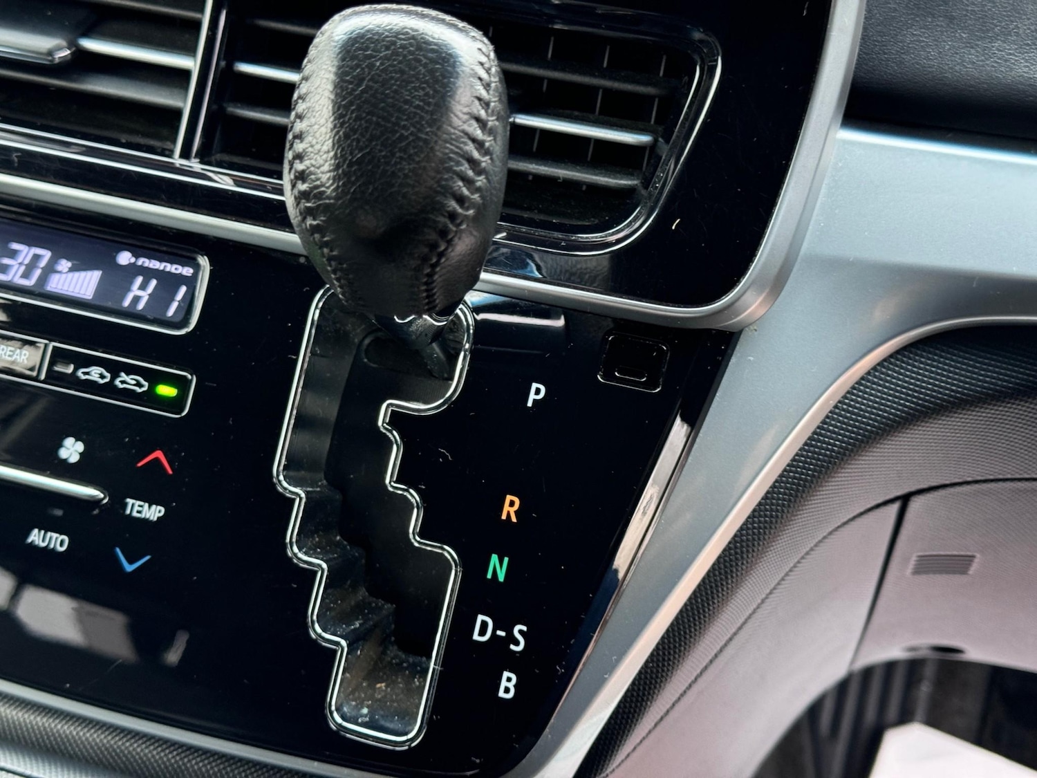 Used Toyota Estima 2026 for sale - 77327212: Photo 11