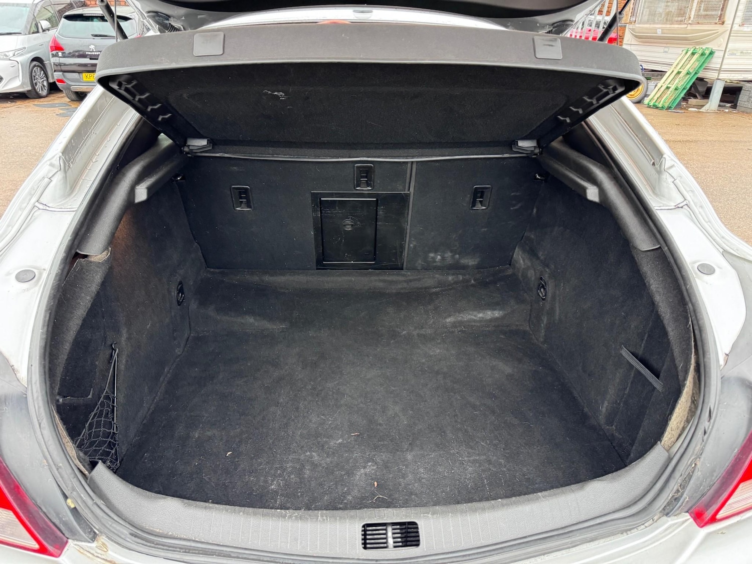 Used Vauxhall Insignia 2010 for sale - 77421218: Photo 25