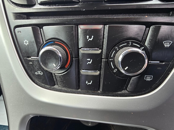 Used Vauxhall Astra 2010 for sale - 74431622: Photo 13