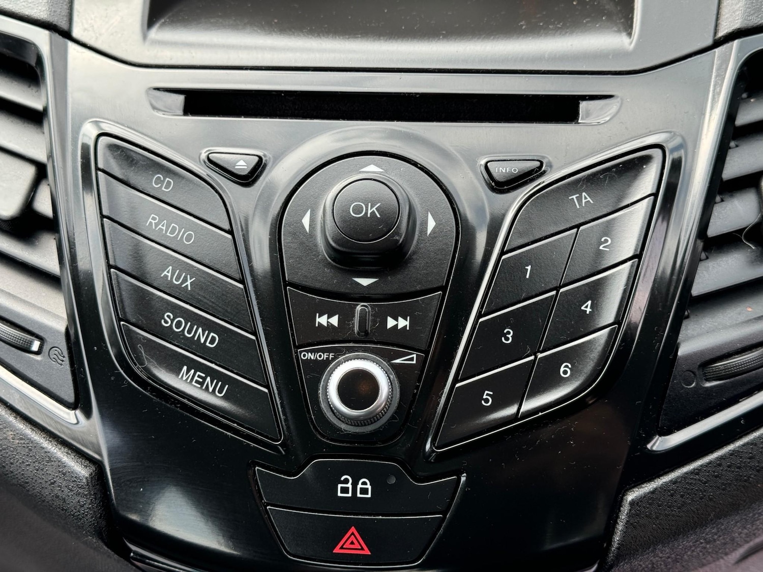 Used Ford Fiesta 2013 for sale - 77462909: Photo 15