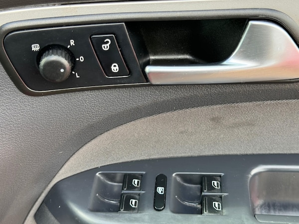 Used Volkswagen Touran 2012 for sale - 74104654: Photo 17