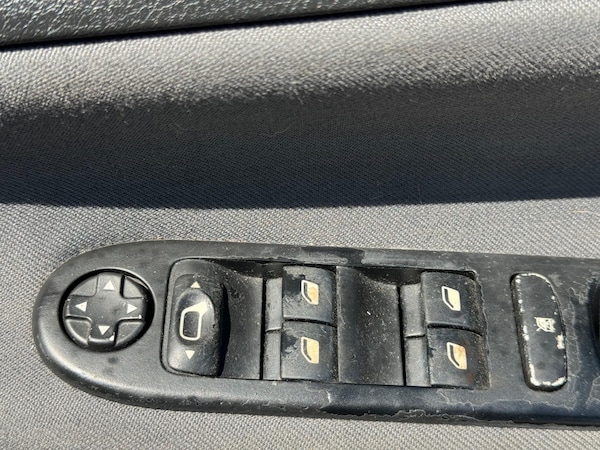 Used Peugeot 207 2010 for sale - 75148653: Photo 12