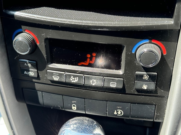 Used Peugeot 207 2010 for sale - 75148653: Photo 14