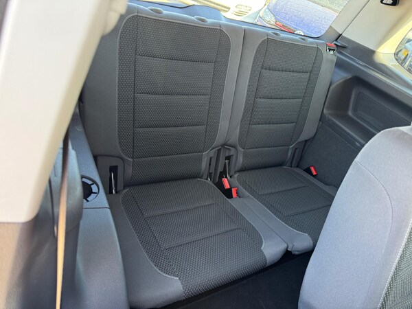 Used Volkswagen Touran 2012 for sale - 74689279: Photo 27