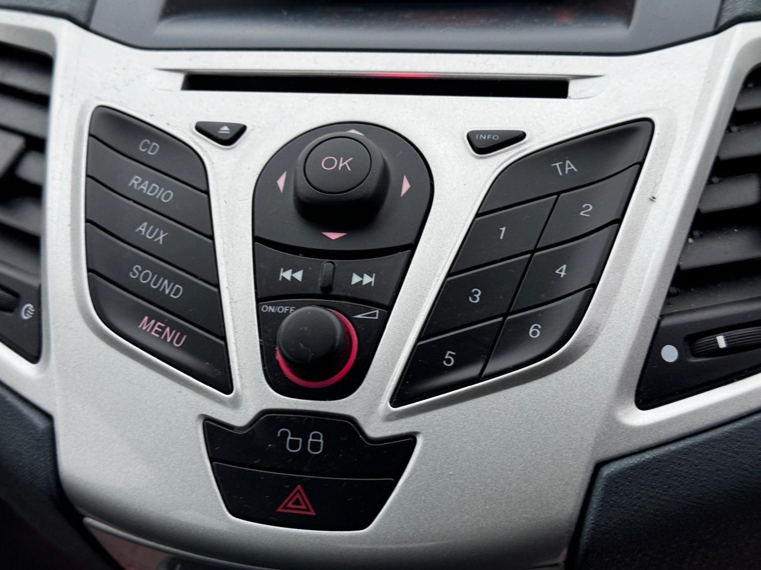 Used Ford Fiesta 2010 for sale - 77607914: Photo 12