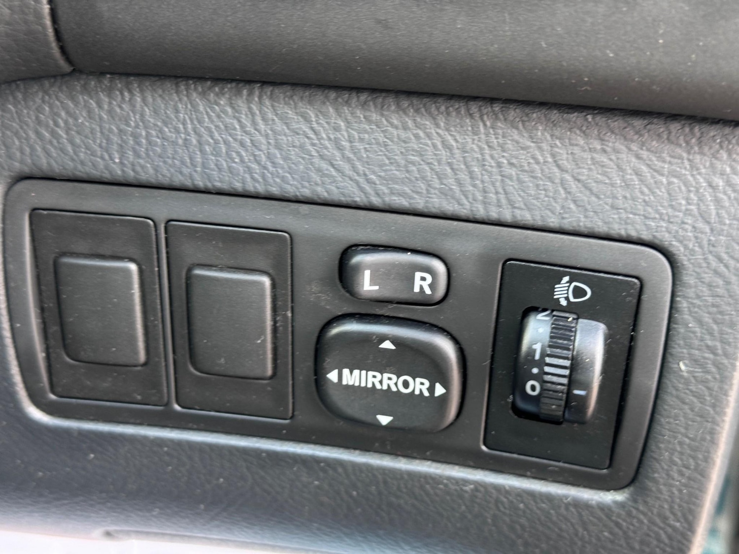 Used Toyota Avensis 2003 for sale - 76222745: Photo 14