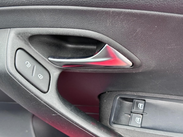 Used Volkswagen Polo 2011 for sale - 76278720: Photo 15